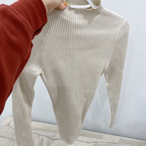 99% NEW ARITZIA Babaton Sculpt Knit Tie Back Sweater in Matte Pearl - Picture 5 of 7